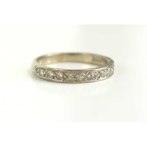 121 - An 18ct gold and diamond half eternity ring, size O/P, 3.5g.