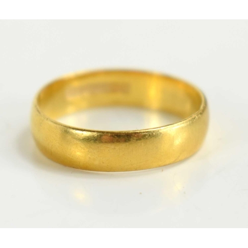 123 - A 22ct gold wedding band, size N, 3.8g.