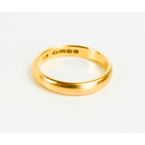 146 - A 22ct gold wedding band, size P, 4.57g.