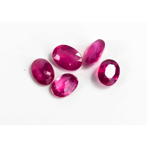 167 - Five oval cut pink sapphires / rubies, 9.25cts in total.