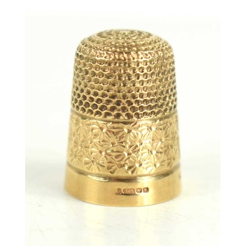 174 - A 9ct gold decorative thimble, 8g.