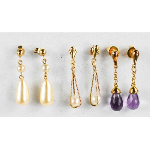 200 - Two pairs of 9ct gold and pearl drop earrings, with butterfly backs, 2.98g total, together with a pa... 