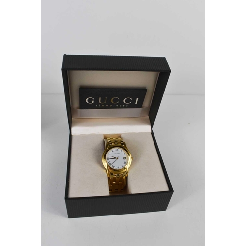 267 - A gentleman's Gucci wristwatch, the signed white dial with Roman numerals and date aperture at 3 o'c... 