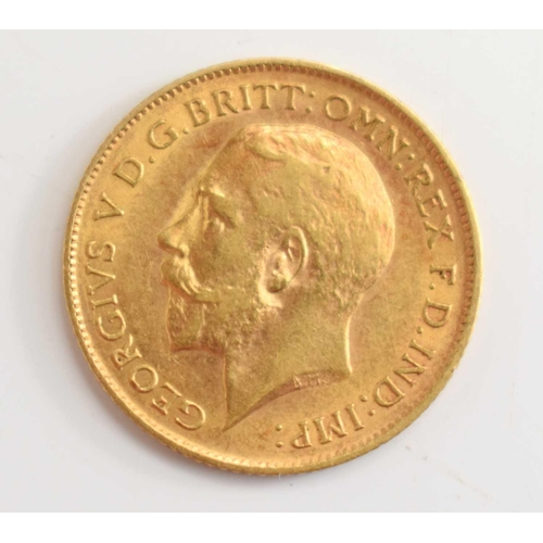 311 - A George V gold half sovereign, dated 1915.