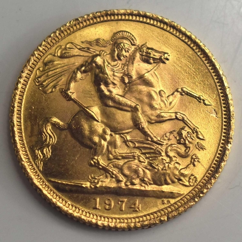 336 - An Elizabeth II full gold sovereign, dated 1974.