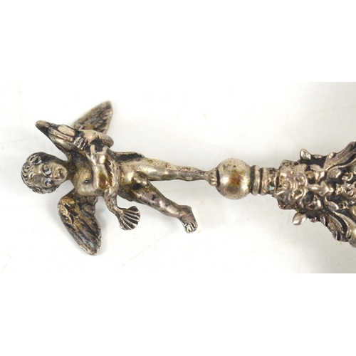 376 - A continental silver tea strainer, likely Dutch, the strainer decorated with cherubs amongst foliage... 