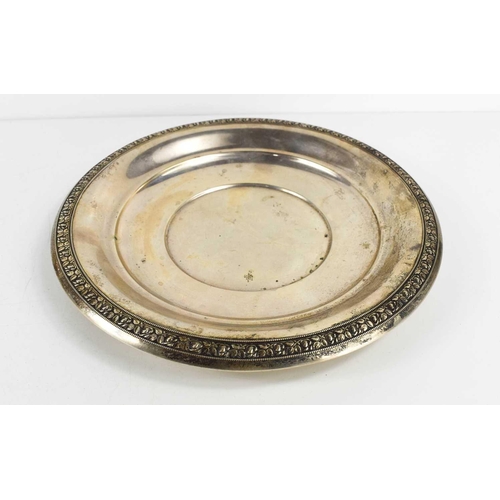 394 - A silver dish, stamped Wallace Sterling to the base, the border relief decorated with flowers, 8.2to... 