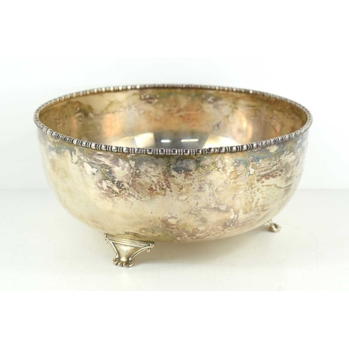 398 - A white metal fruit bowl with gadrooned rim, on three cast feet, hallmark to underside, 23cm diamete... 