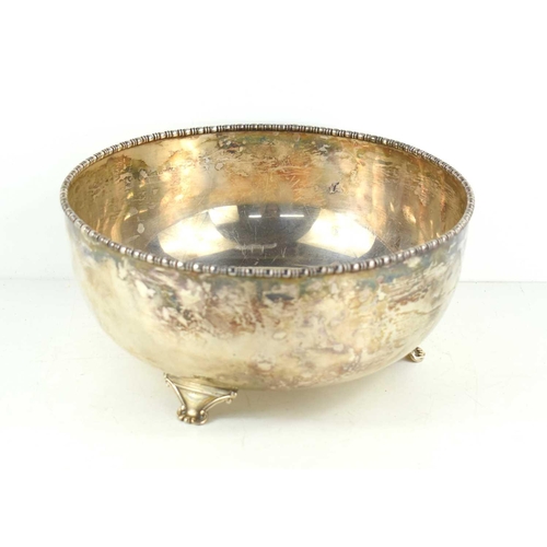 398 - A white metal fruit bowl with gadrooned rim, on three cast feet, hallmark to underside, 23cm diamete... 