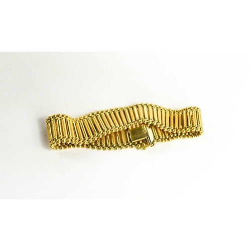 46 - A 14ct gold bracelet of alternating engraved and smooth interconnected column links, 21cm long, 34.0... 