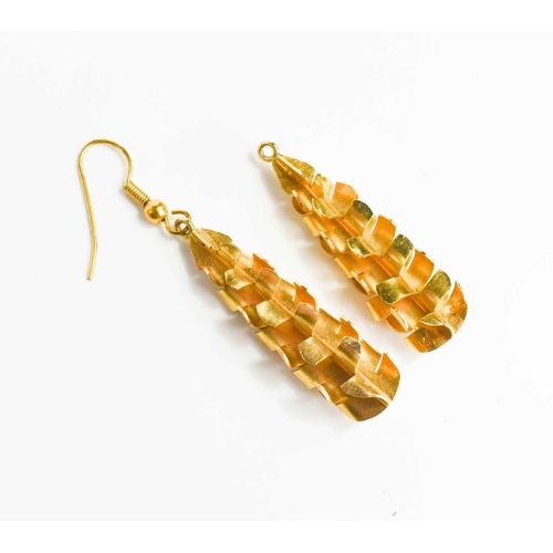 47 - A pair of 9ct gold spiral earrings of abstract design by Deakin and Francis, each approximately 3.8m... 
