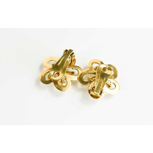 69 - A pair of 14k gold an pearl clip on earrings, of flowerhead form, 11.5g, 2.5cm wide.