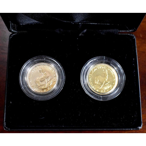 132 - A Royal Mint 1953 and a 1952 South African Gold Proof Pound, in the original presentation case.