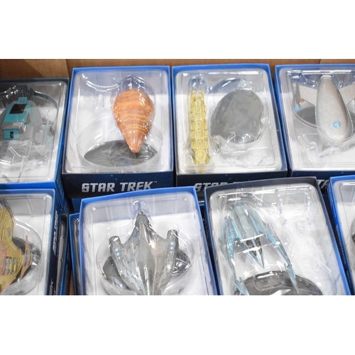 447 - The complete collection of Star Trek Eagle Moss, each with original boxes and magazines, and ten fur... 