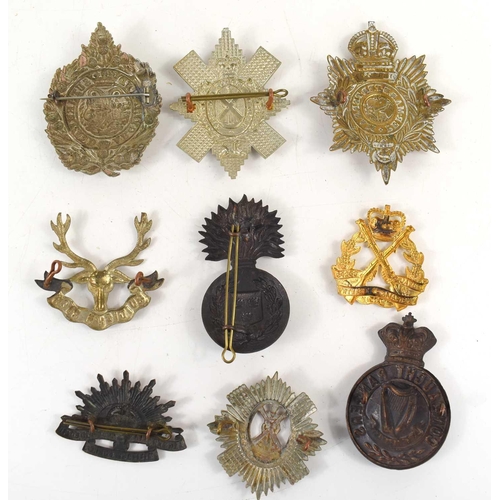 67 - A group of Victorian and later cap badges to include Connaught Rangers, Australian Commonwealth Mili... 