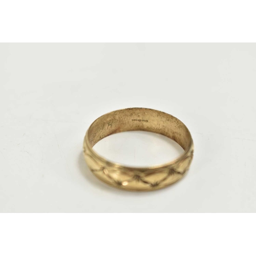 73 - A 9ct gold ring decorated with foliage, 5.1g.