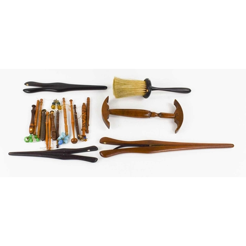 292 - A selection of 19th century treen, to include a fruitwood hat gauge, three pairs of glove stretchers... 