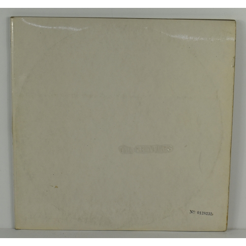 392 - The Beatles - White Album LP, sleeve number 0128231, matrix numbers YEX 710-1, YEX 709-1, YEX 711-2 ... 