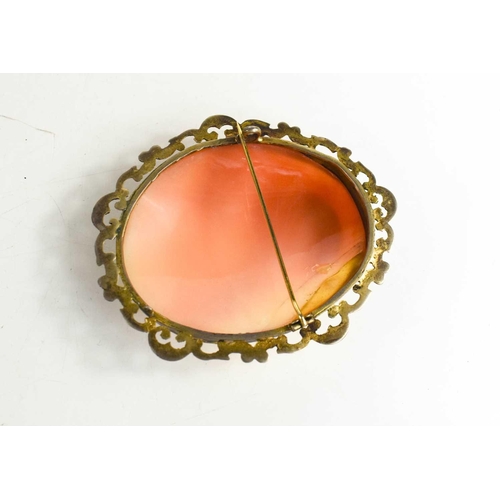 233 - A 19th century cameo brooch depicting an officer, likely French, finely carved with detail and withi... 