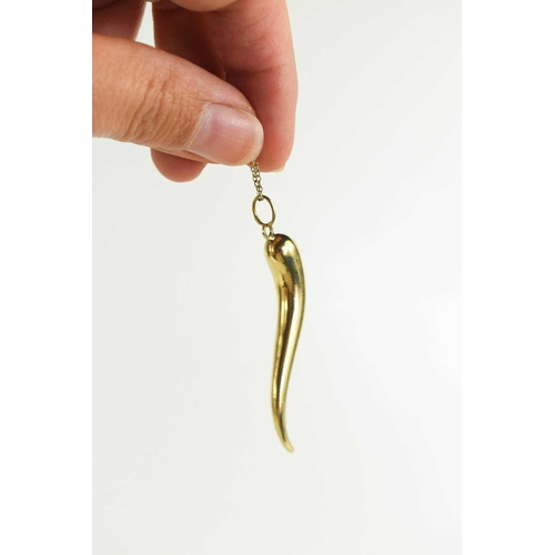 276 - A 9ct gold pendant 'horn of plenty' necklace, 3.42g.