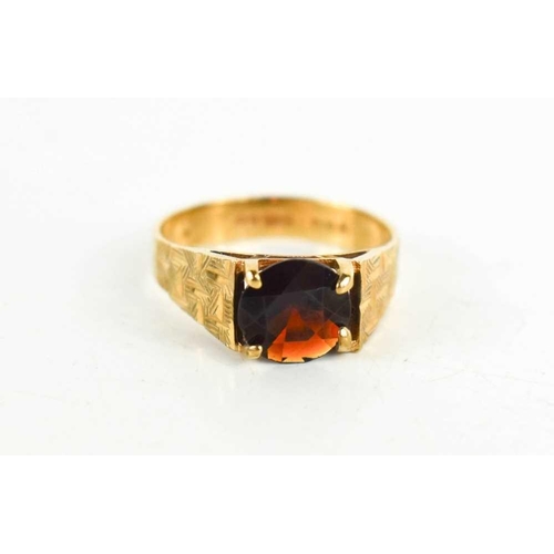 59 - A 9ct gold and garnet ring, of modernist design, size M, 2.67g.