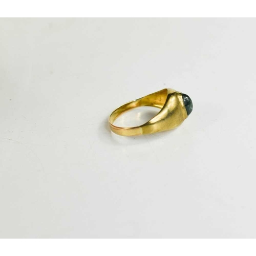 62 - A 9ct gold ring set with a green cabochon in the Etruscan or Byzantine style, size M, 1.5g.