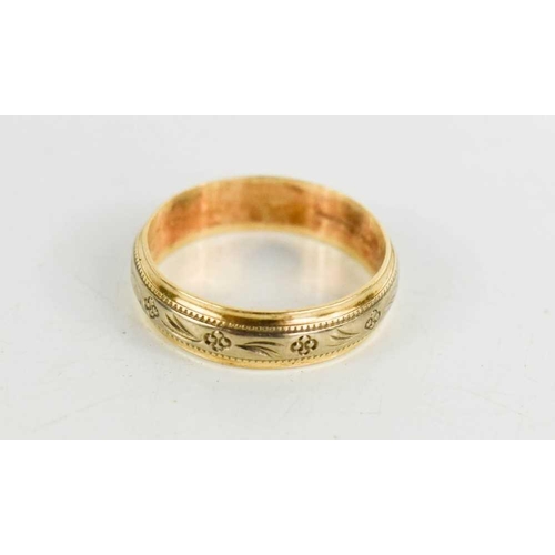 67 - A 9ct gold wedding band, with foliate engraved detail, size S/R, 3.7g.