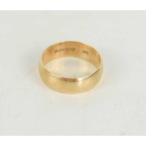 81 - A 9ct gold wedding band, size M, 2.95g.