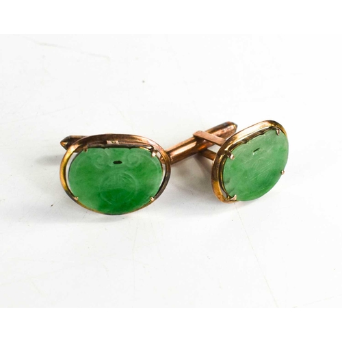 30 - A pair of Chinese 14ct gold and jade cufflinks, the jade plaques carved with Chinese symbols, 2.3cm ... 