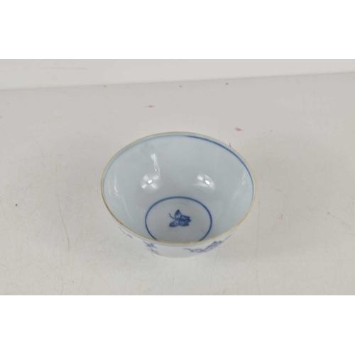 35 - An 18th century Kangxi Chinese blue and white tea bowl decorated with flowers and a butterfly, 10cm.