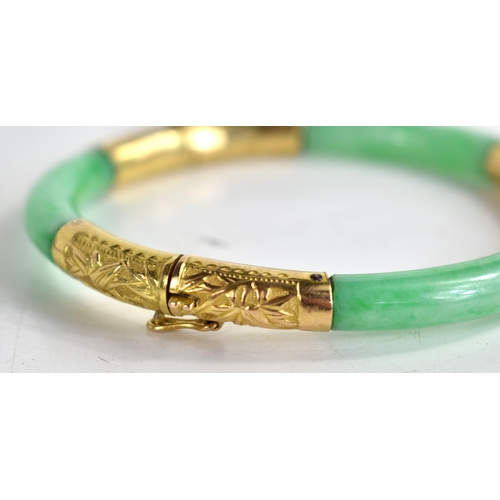 25 - An early 20th century Chinese gold and jade bracelet with articulated hinges made by Wang Hing of Ho... 