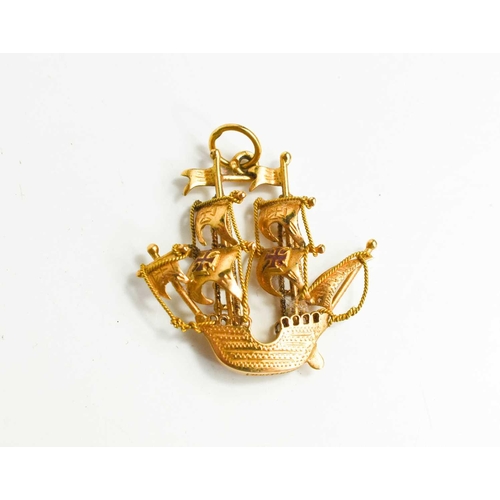 132 - An 18ct gold Portuguese pendant in the form of a ship, 4g.