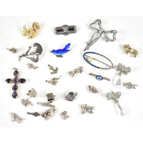 200 - A group of silver an dress jewellery to include a Knoll and Pregizer 935 silver brooch set with imit... 