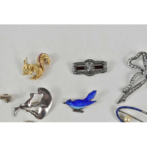 200 - A group of silver an dress jewellery to include a Knoll and Pregizer 935 silver brooch set with imit... 