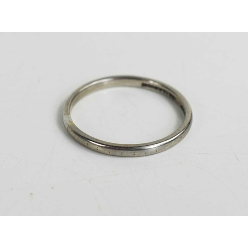 204 - A palladium wedding band, size T, 2.3g.