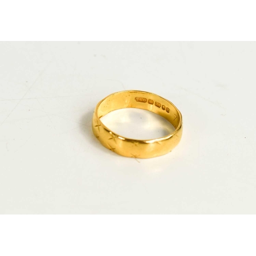 206 - A 22ct gold wedding band, size M, 2.95g.