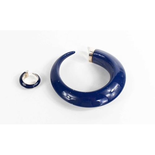 210 - A Shaun Leane Sabre Solis sterling silver and blue atlantic ceramic cuff, the solid Sabre silhouette... 