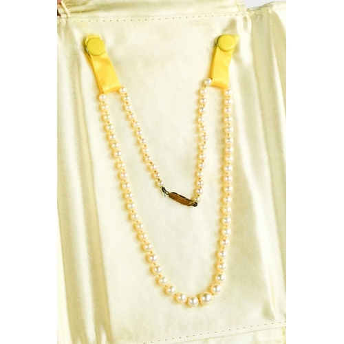 219 - A pearl and 9ct gold necklace, the graduated cultured pearls with 9ct gold hook clasp, retailed by E... 