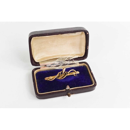 225 - A 19th century 15ct gold bar brooch, with foliate style scroll spray along the bar, 2.26g.