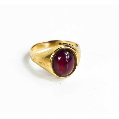 278 - A 9ct gold and garnet cabochon ring, size M, 3.59g.