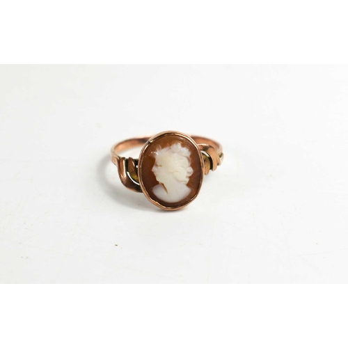 334 - A 14ct gold 1970s cameo ring, size O, 1.98g.