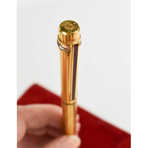 41 - A Must De Cartier fountain pen, with an 18ct gold nib.