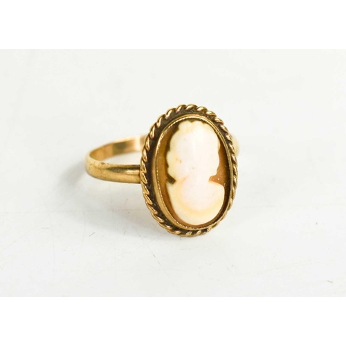 51 - A 9ct gold cameo ring, with rope twist setting, size T, 2.9g.