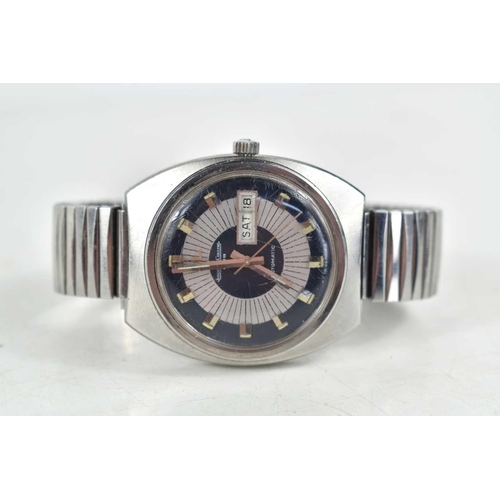 52 - A vintage Jaeger LeCoultre Club watch, automatic movement, with day and date aperture, bevelled stai... 