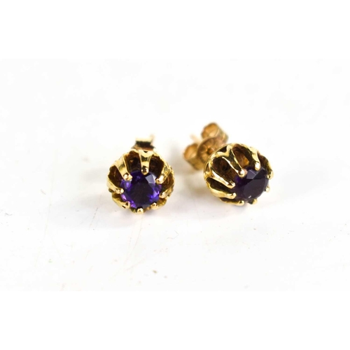 143 - A pair of 9ct gold and amethyst stud earrings, 1.6g.