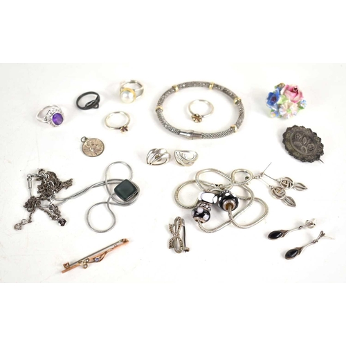 144 - A group of jewellery to include a Love Links necklace, silver rings, Skagen pendant, flower brooch, ... 