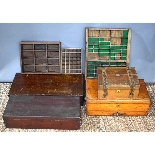 264 - A group of treen to include three printers block trays, a mahogany workbox, a/f, a painted pine box ... 