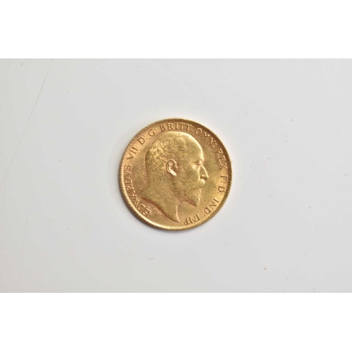 69 - An Edward VII gold half sovereign dated 1909.