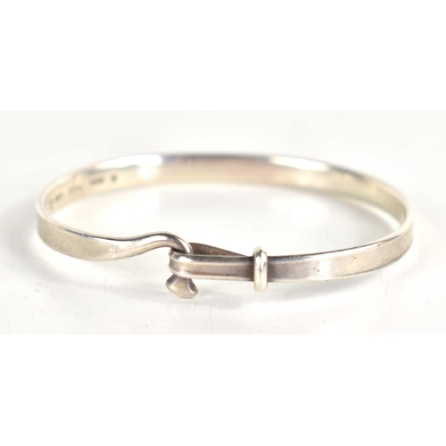 152 - Georg Jensen. A sterling silver bangle, designed by Vivianna Torun Bülow-Hübe, with hook clasp centr... 