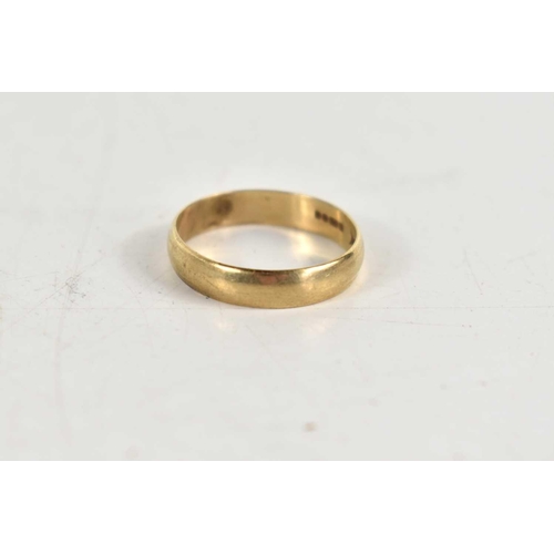 147 - A 9ct gold wedding band, 2.6g.